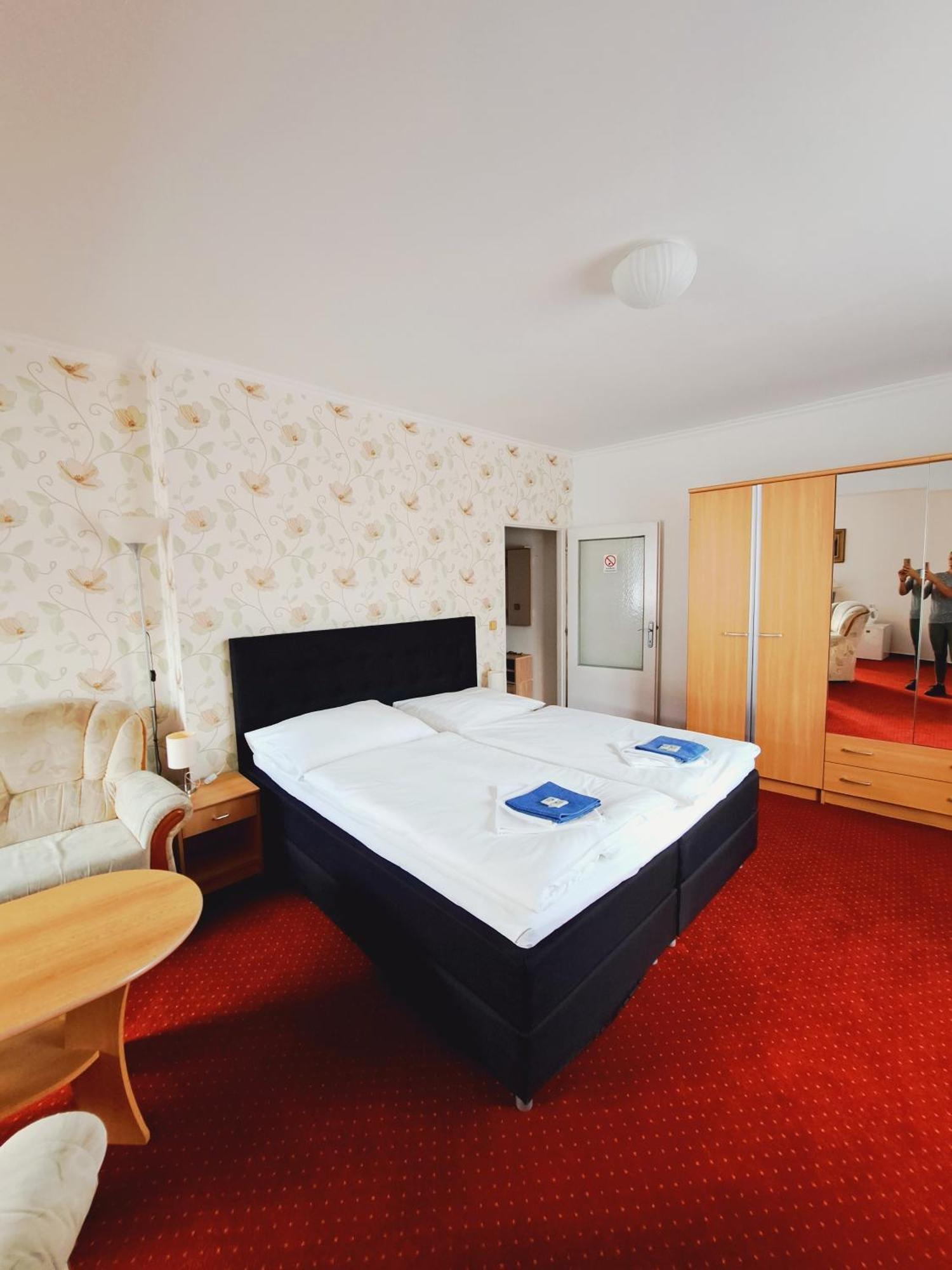 Hotel Grand Tanvald Extérieur photo