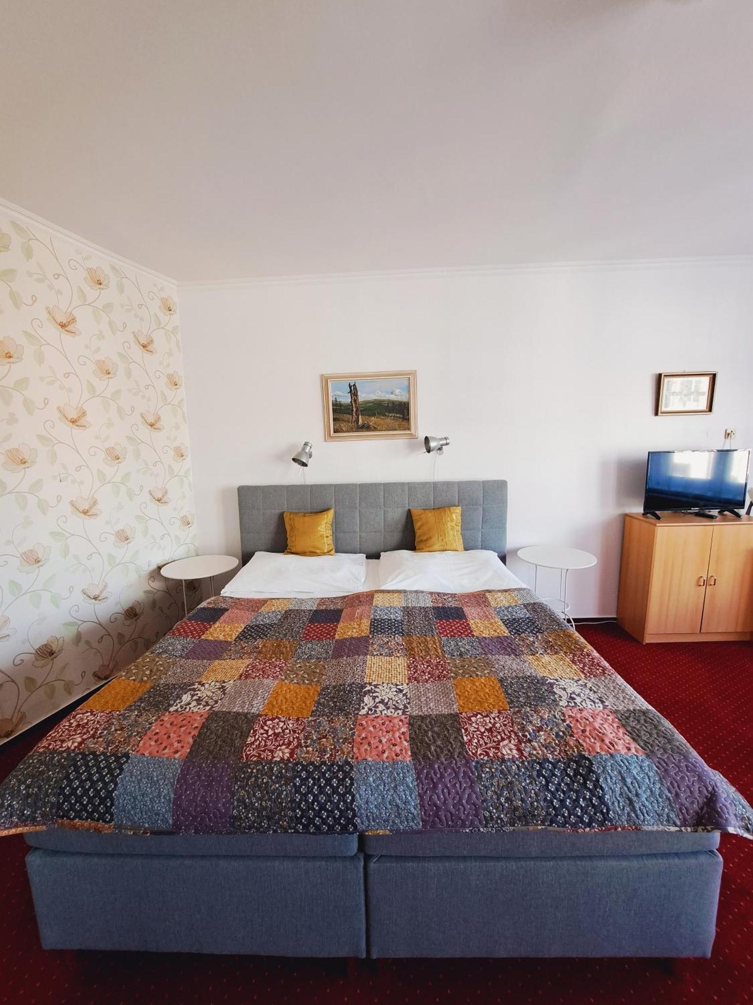 Hotel Grand Tanvald Extérieur photo