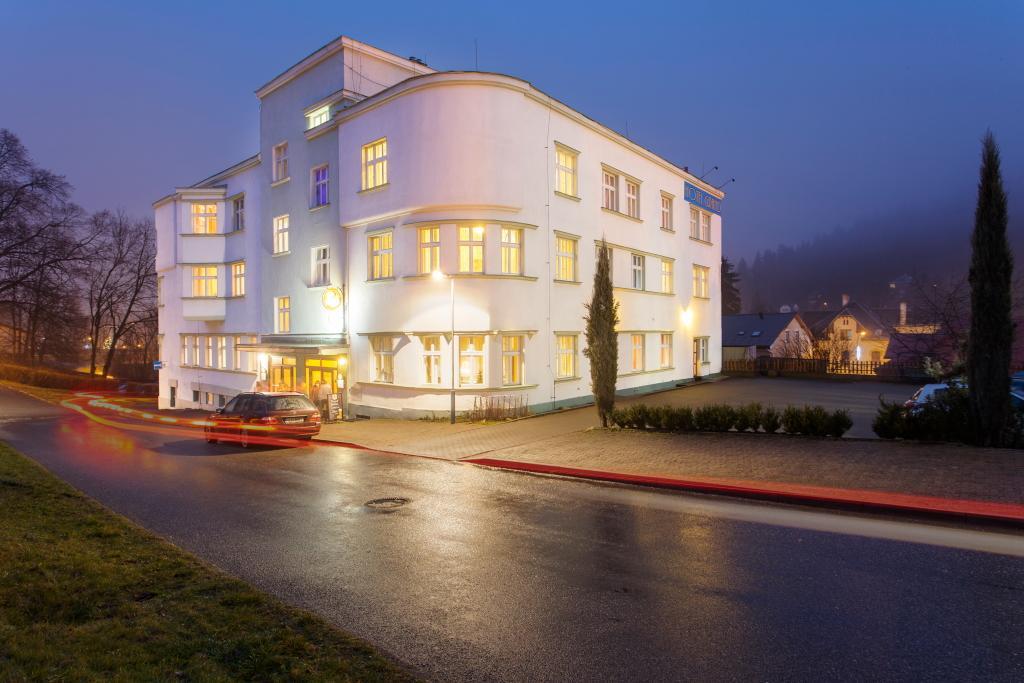 Hotel Grand Tanvald Extérieur photo